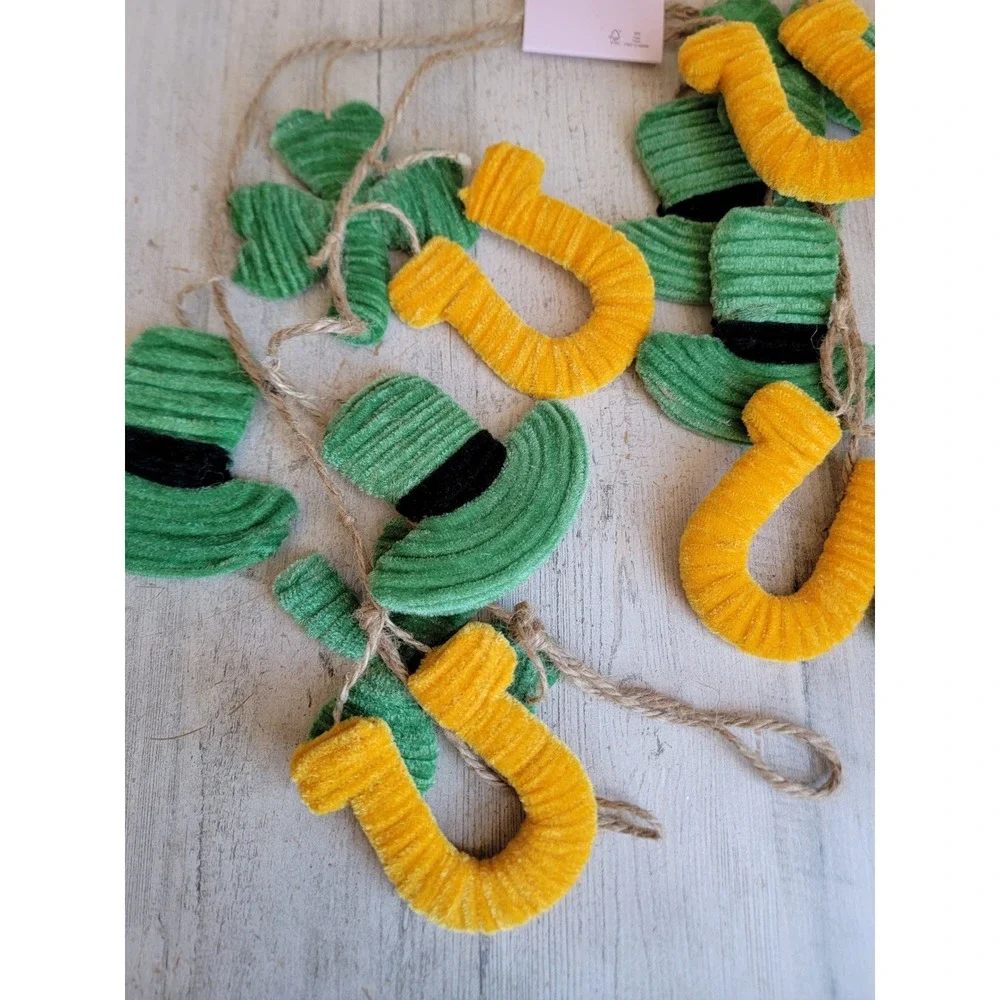 Cupcakes cashmere St Patrick's Day Garland clover horseshoe hat plush